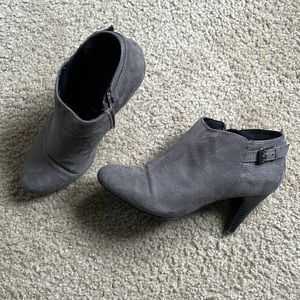 Comfort Plus gray suede booties